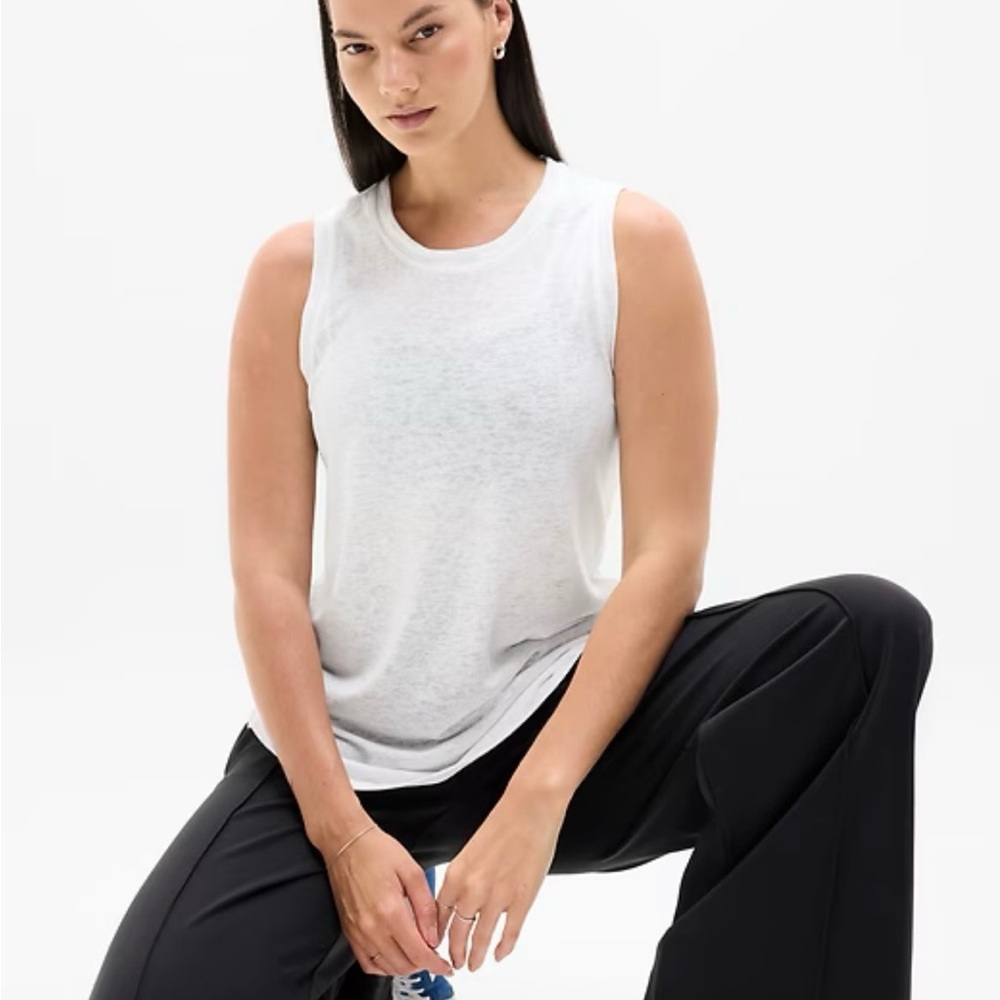 Zenana Outfitters Classic White sleeveless Tank Top Tee